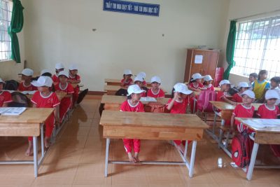Hình ảnh Trẻ 5 tuổi Tham quan Trường TH Nơ Trang Lơng
